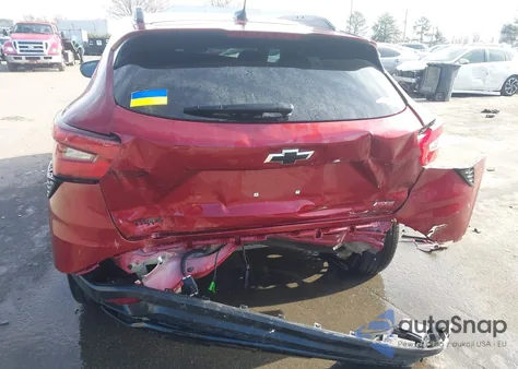 2025 Chevrolet Trax Fwd 2Rs z USA, uszkodzony, nr VIN KL77LJEP2SC093894